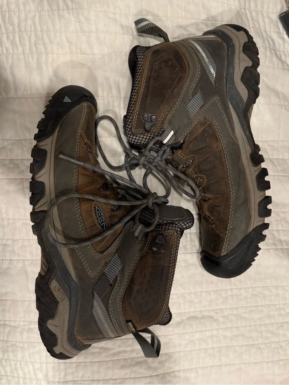 KEEN Women’s Waterproof Hiking Boots – size 9